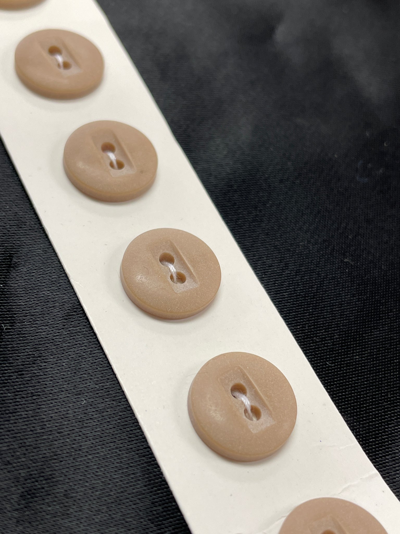 Button Set of 6 1/2" - Matte Tan