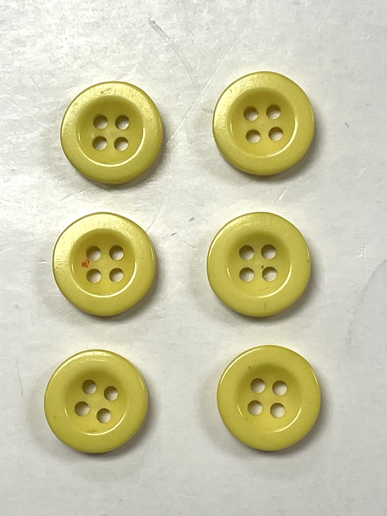 Buttons Plastic Set of 6 - Yellow