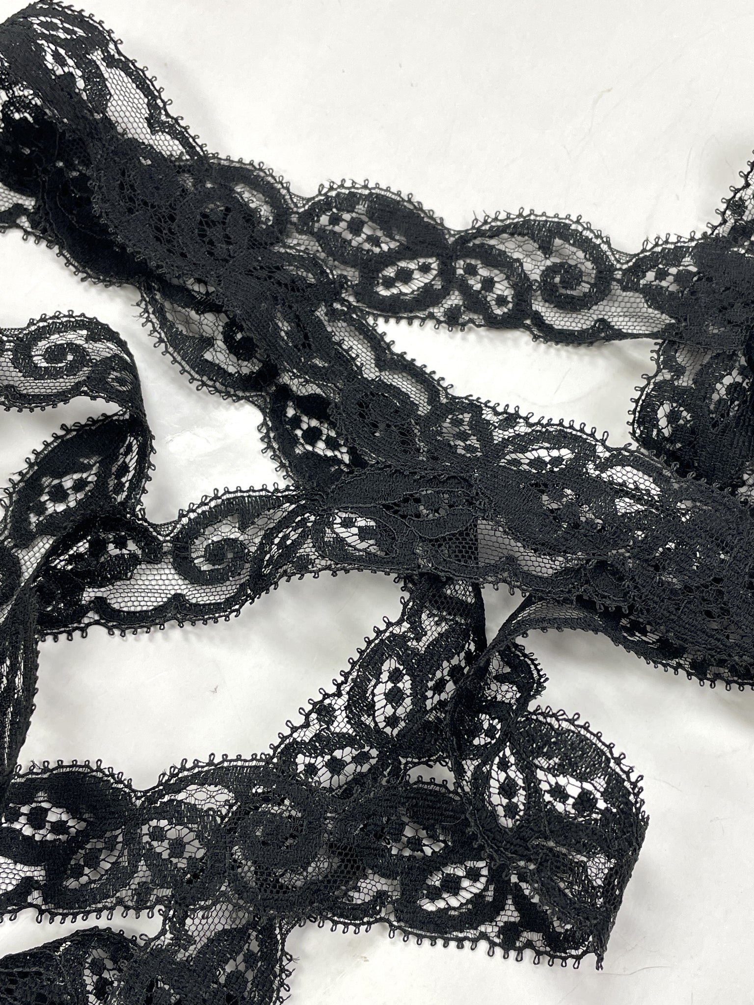 6 YD Polyester Scalloped Lace Vintage - Black