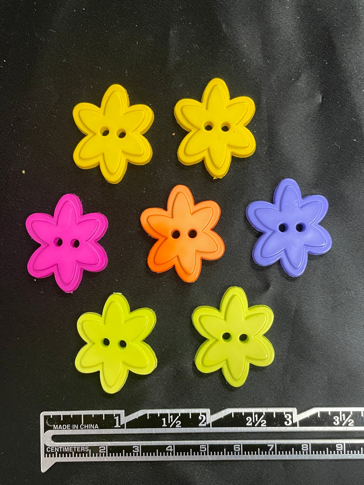 Button Set of 7 Plastic - Flowers