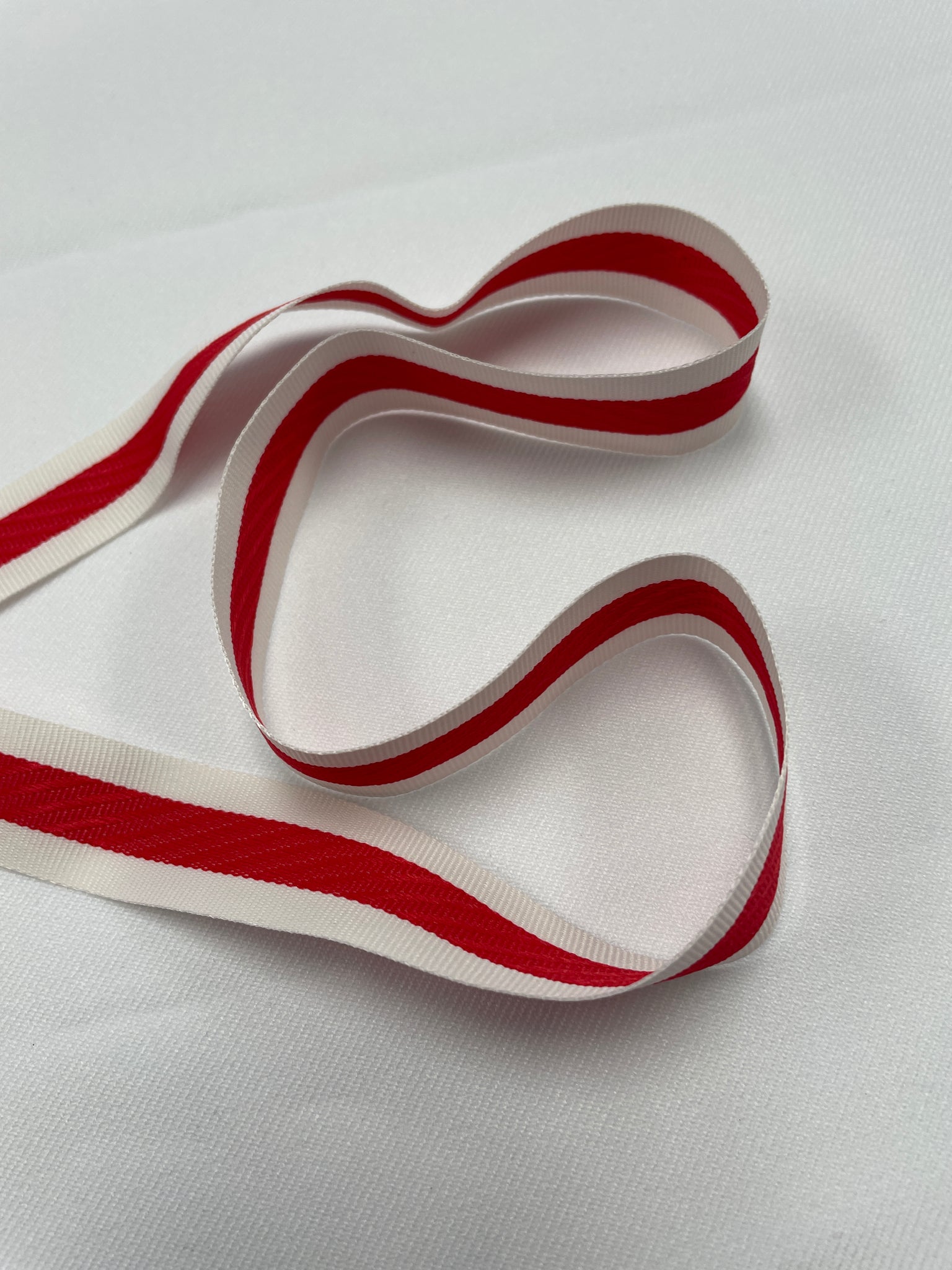 1 1/4 YD Polyester Grosgrain Yarn-Dyed Striped Ribbon - White and Red