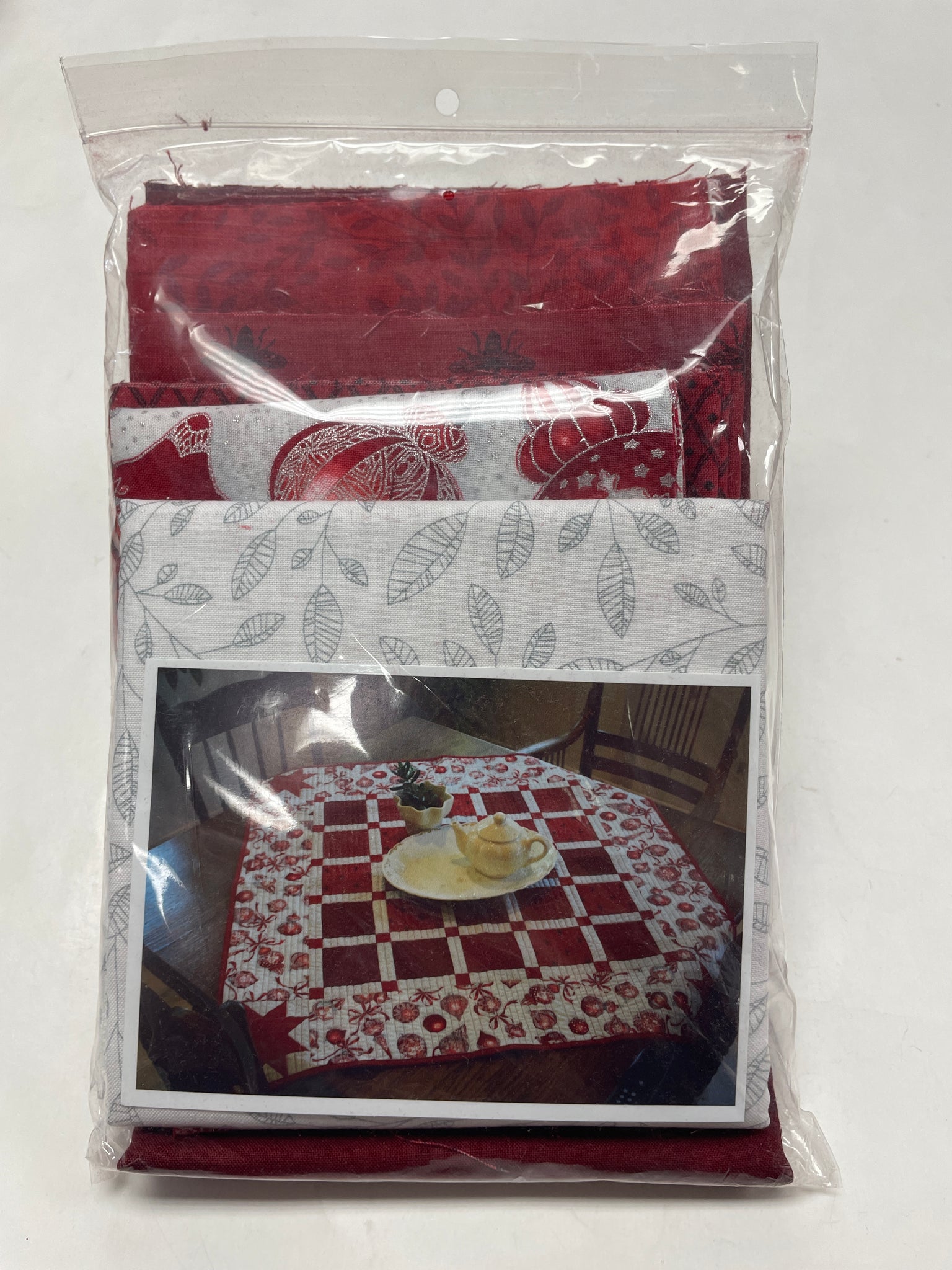 Quilting Cotton Bundle - Christmas in Reds and Whites