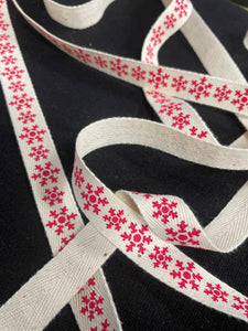 3 YD Cotton Twill Tape Printed - Off White with Red Snowflakes