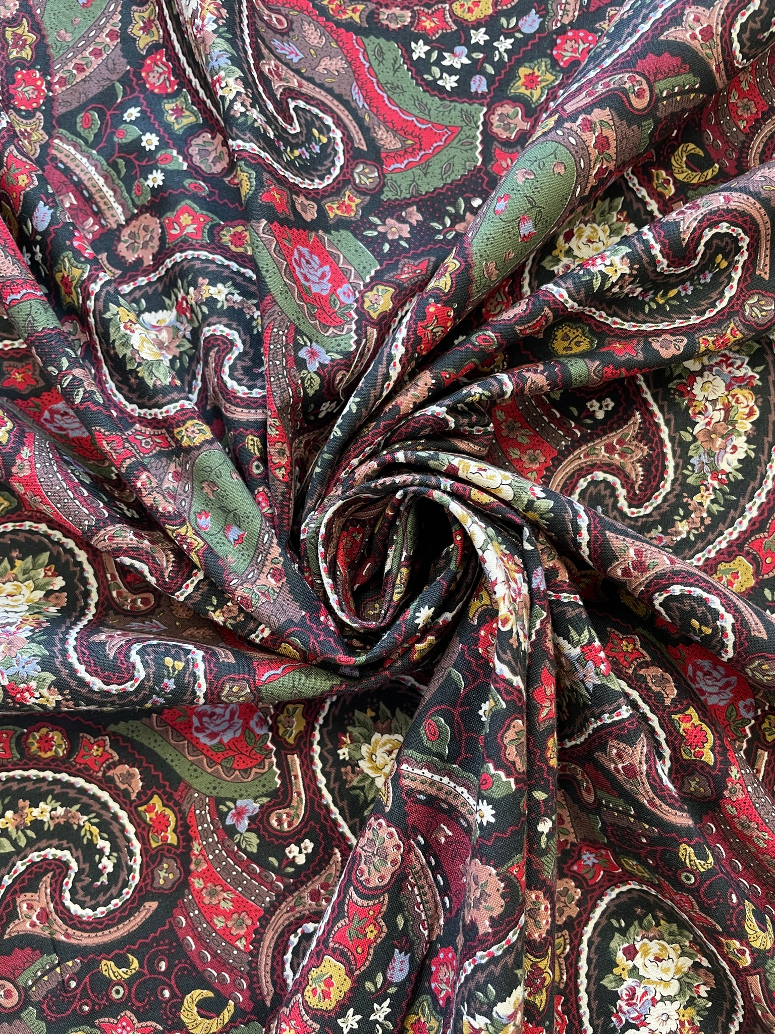 3 3/4 YD Quilting Cotton Vintage - Autumnal Paisley