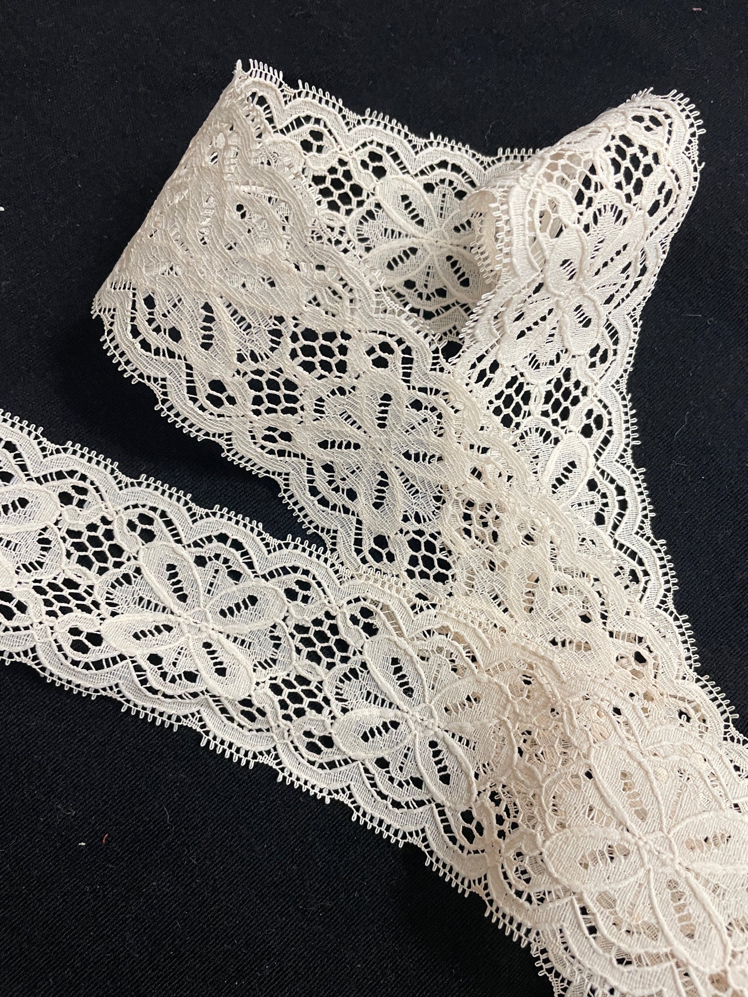 Polyester Floral Lace Trim-by-the-Yard Vintage -Cream