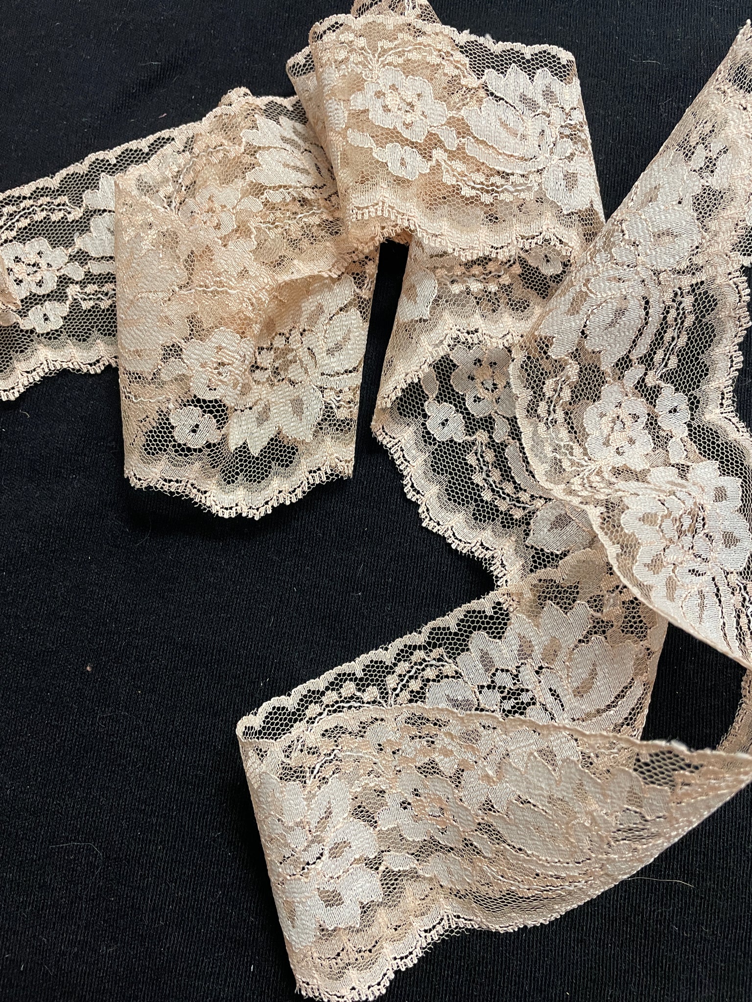 Polyester Floral Lace Trim-by-the-Yard Vintage - Peach and Light Beige