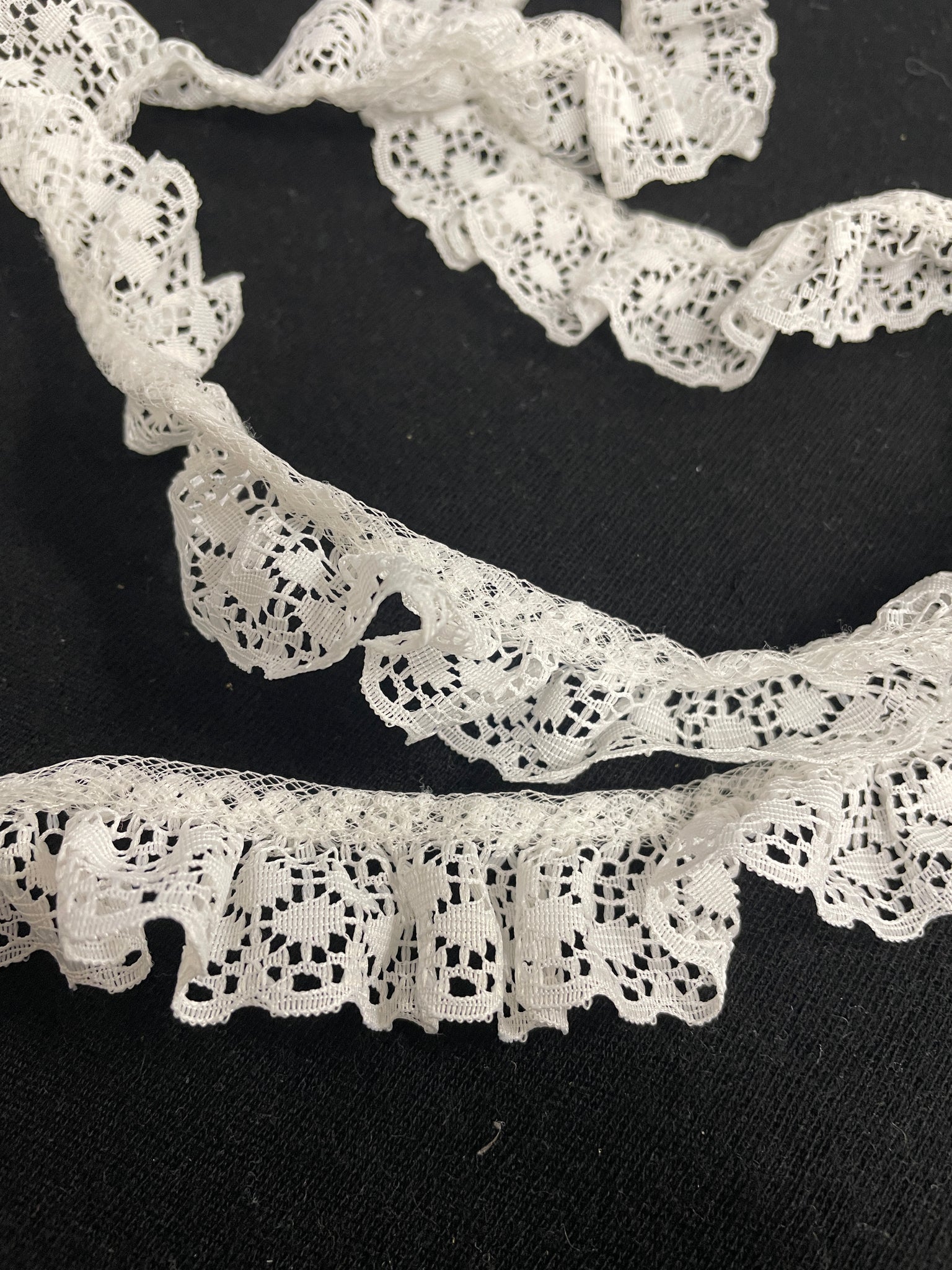 Polyester Gathered Scalloped Lace Trim By-the-Yard - White