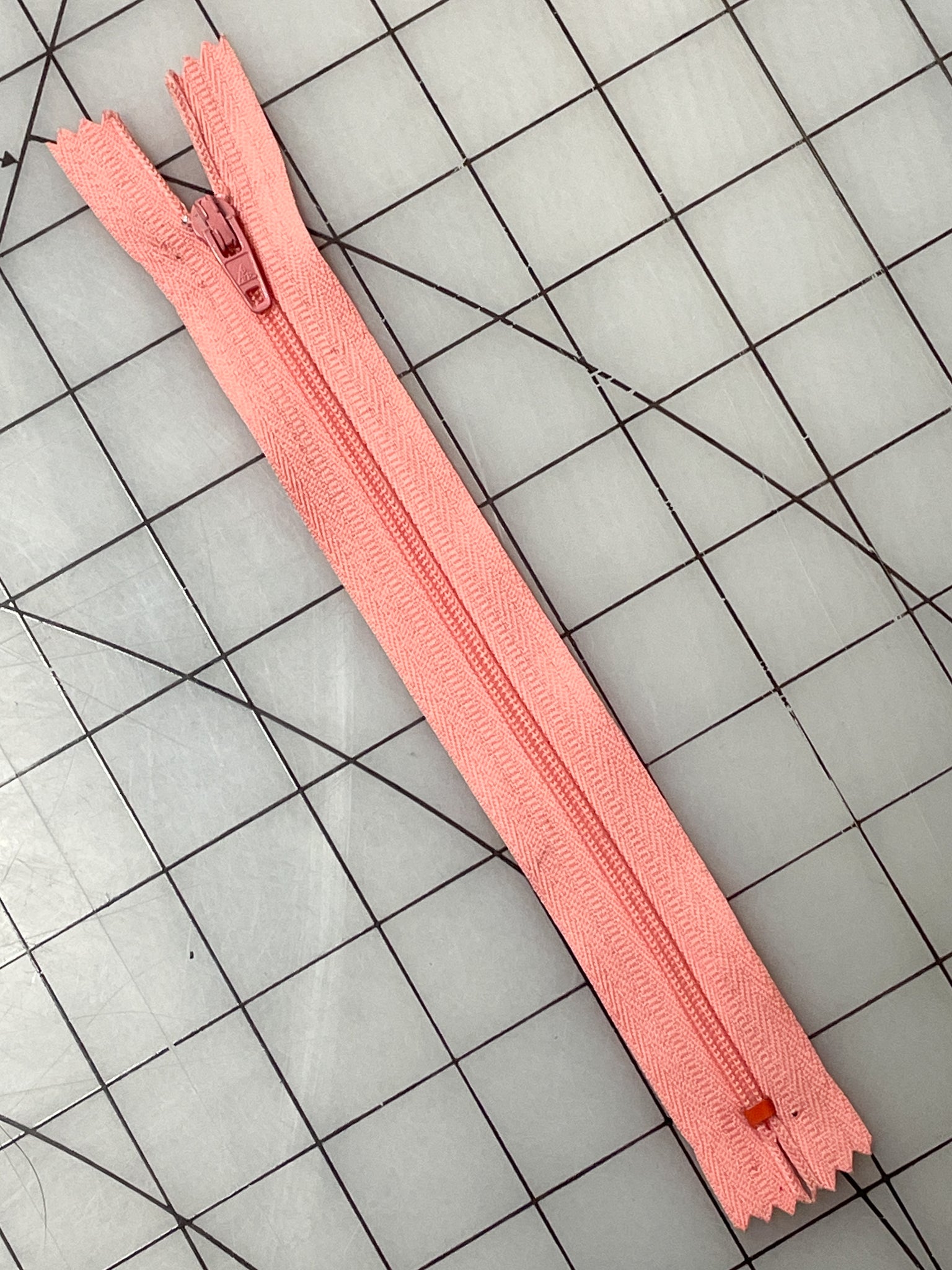 SALE Zipper Coil 8" - Salmon Pink