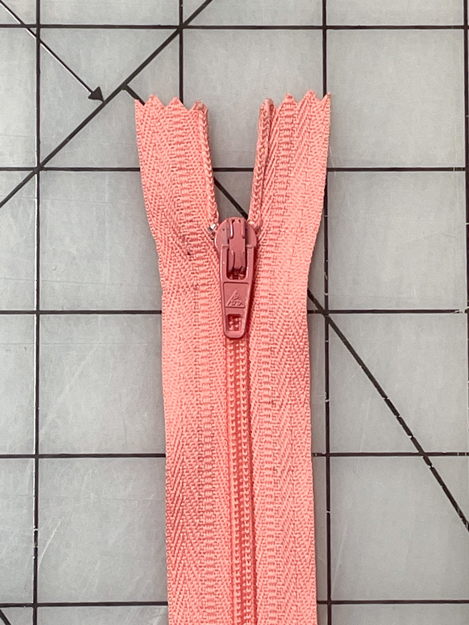 SALE Zipper Coil 8" - Salmon Pink